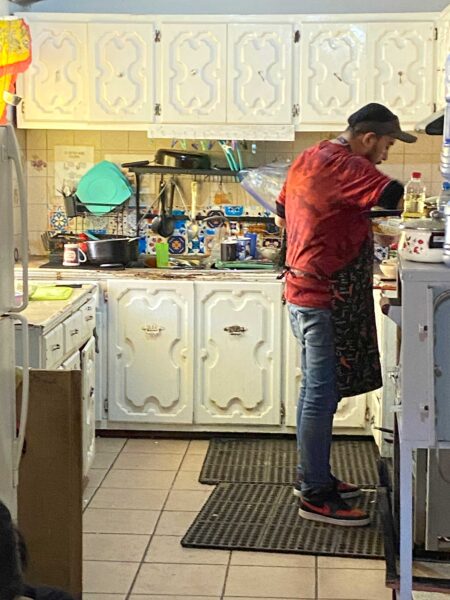 A volunteer helps out in the Casa Hogar kitchen.